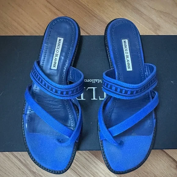 💙💙Manolo Blahnik Sandals💙💙 - Picture 2 of 3